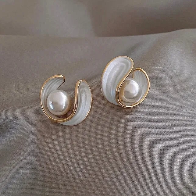 Design Sense Exquisite Enamel Pearl Earrings