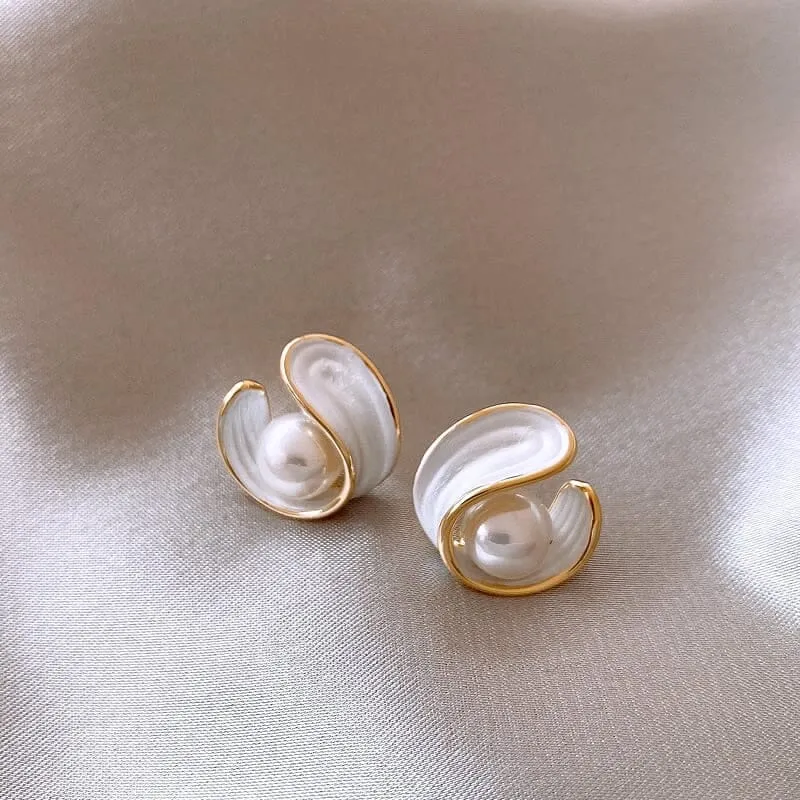 Design Sense Exquisite Enamel Pearl Earrings