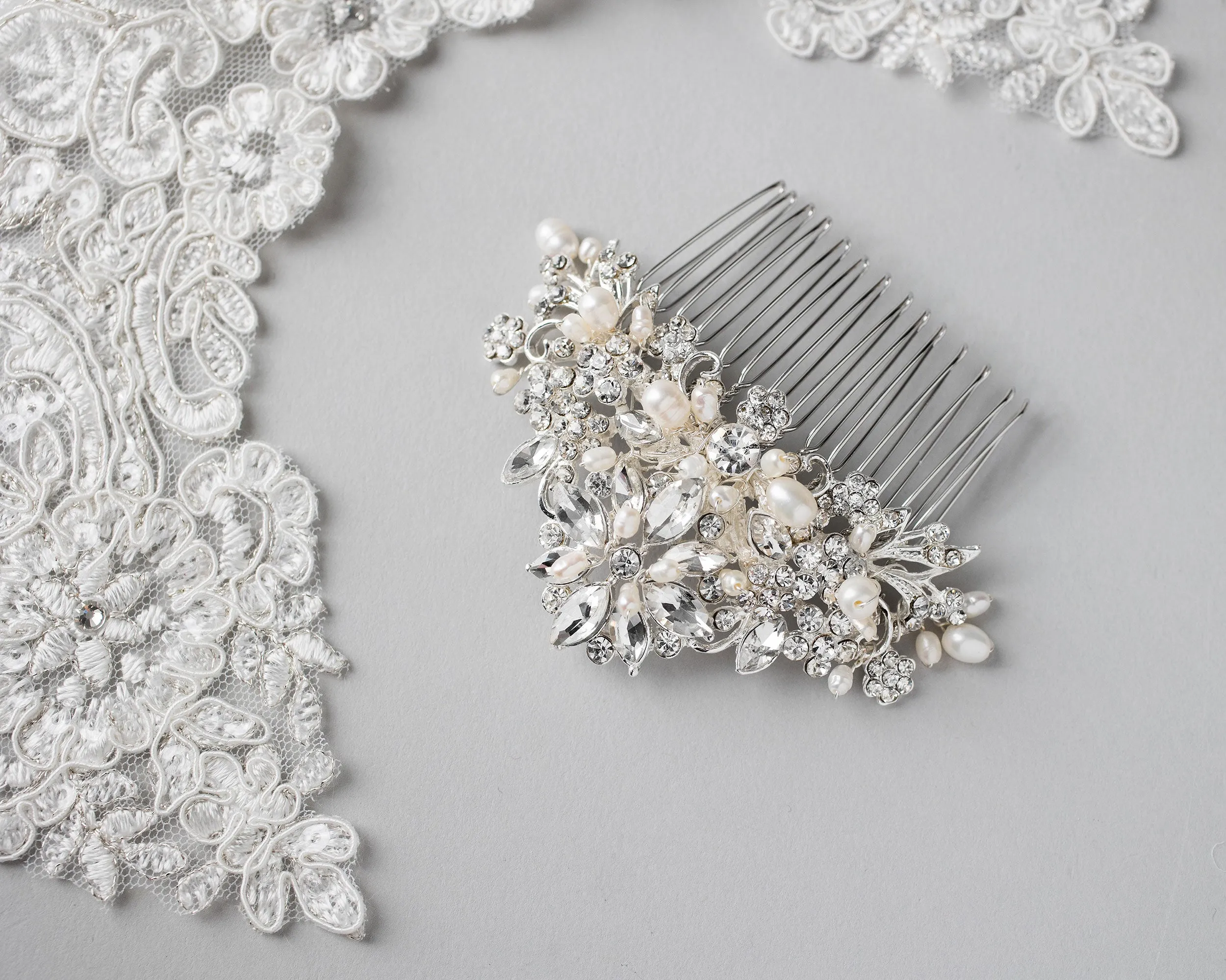 Elegant Bridal Comb with Freshwater Pearls