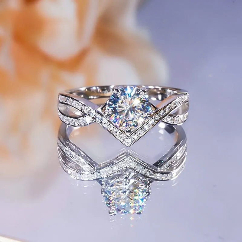 Elegant Crown Shaped Moissanite Diamond Ring