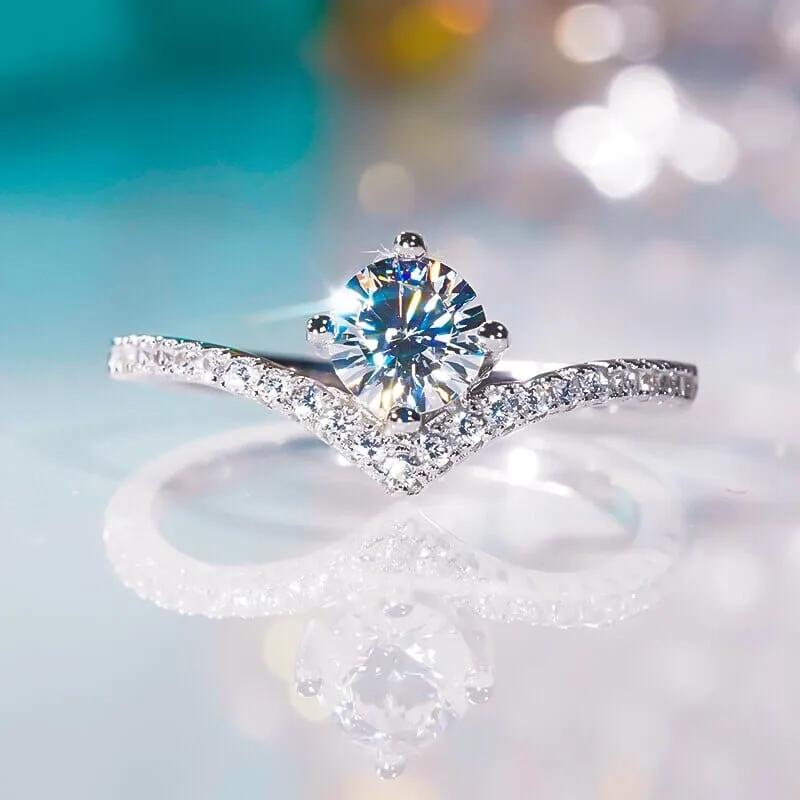 Elegant Crown Shaped Moissanite Diamond Ring