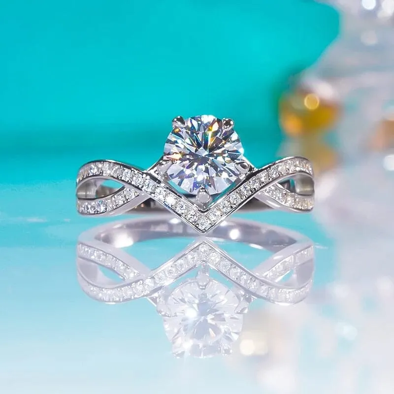 Elegant Crown Shaped Moissanite Diamond Ring