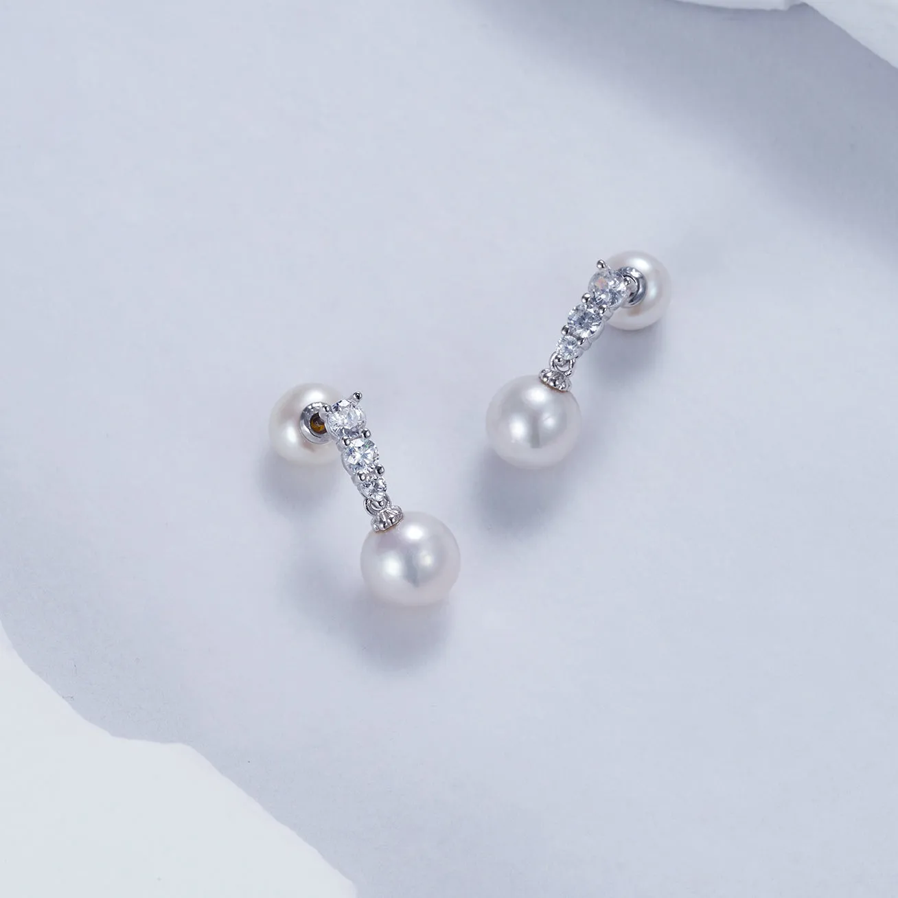 Elegant Freshwater Pearl Earrings WE00051