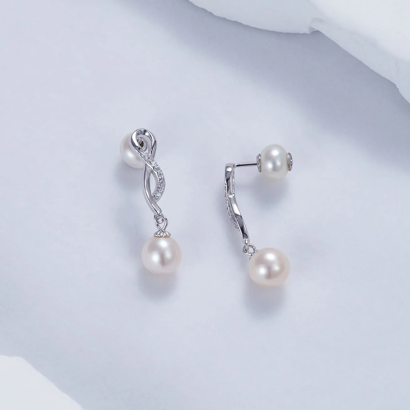 Elegant Freshwater Pearl Earrings WE00078