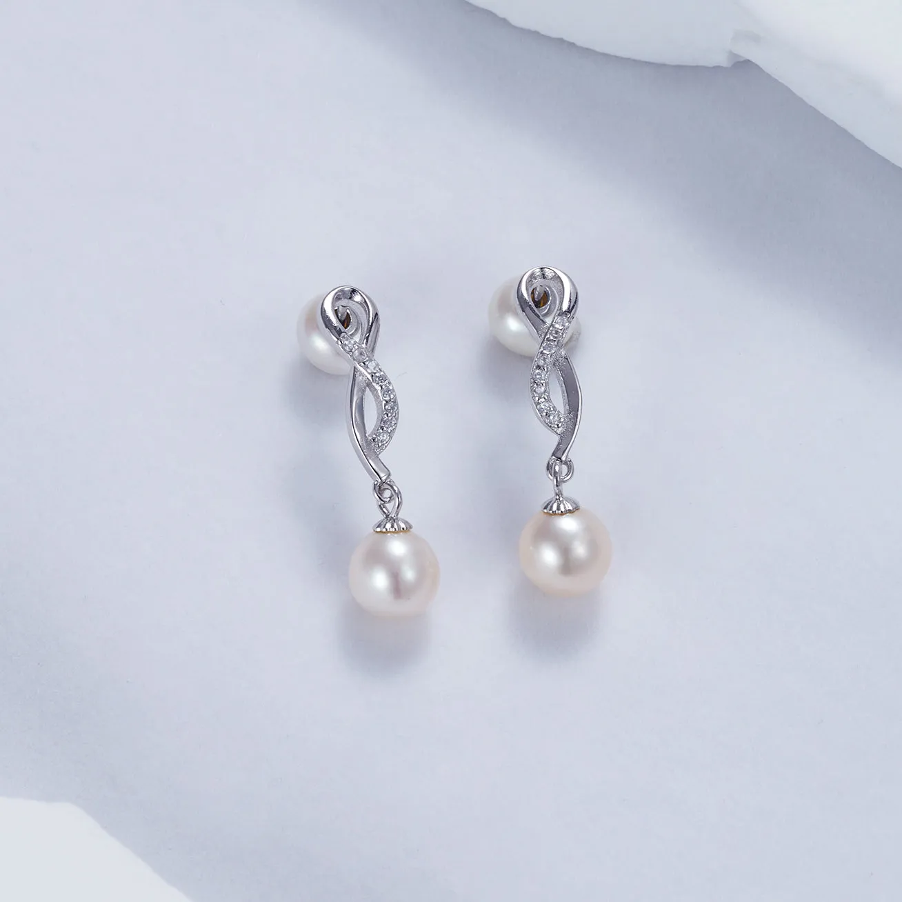 Elegant Freshwater Pearl Earrings WE00078