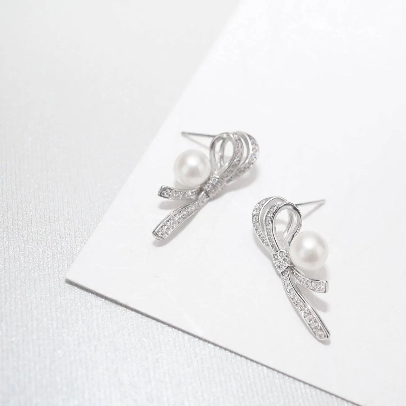 Elegant Freshwater Pearl Earrings WE00156