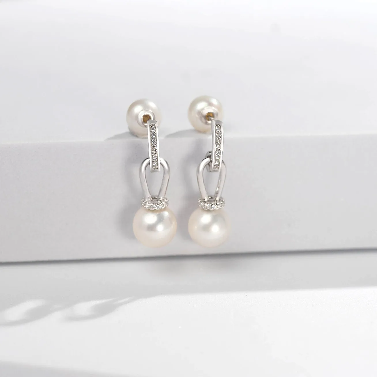 Elegant Freshwater Pearl Earrings WE00498