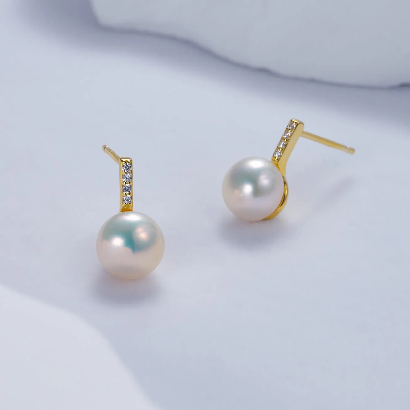 Elegant Freshwater Pearl Earrings WE00687