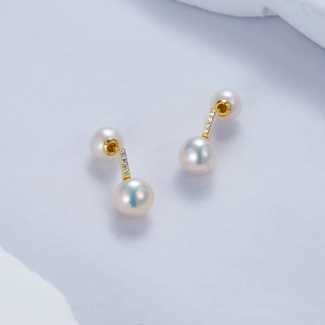 Elegant Freshwater Pearl Earrings WE00687