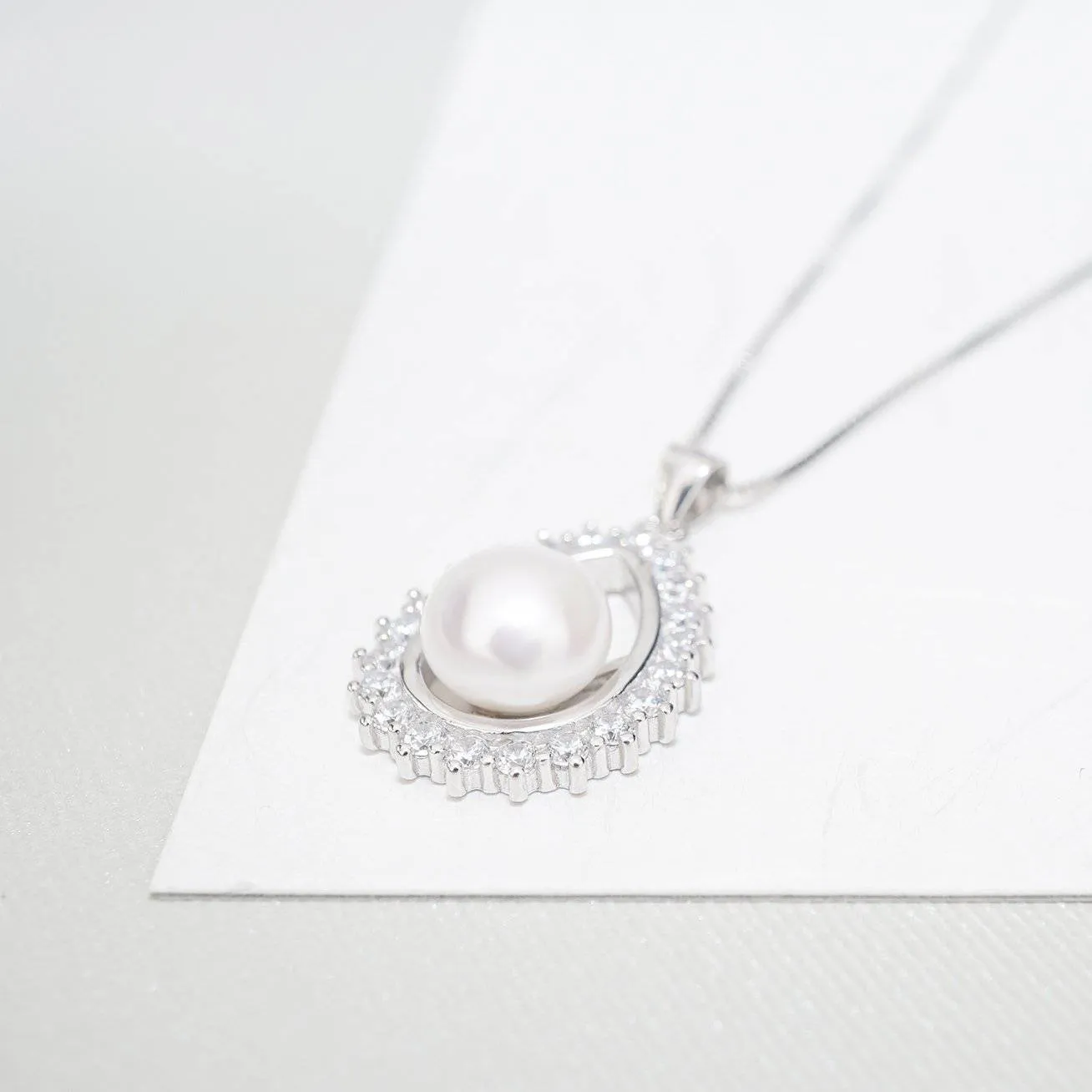 Elegant Freshwater Pearl Necklace WN00026