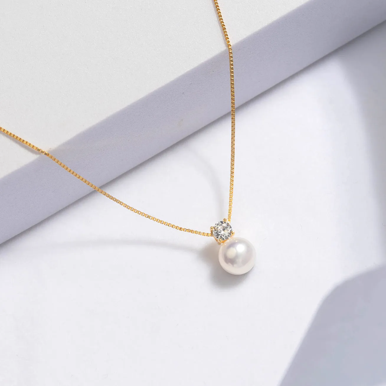 Elegant Freshwater Round Pearl Necklace WN00521