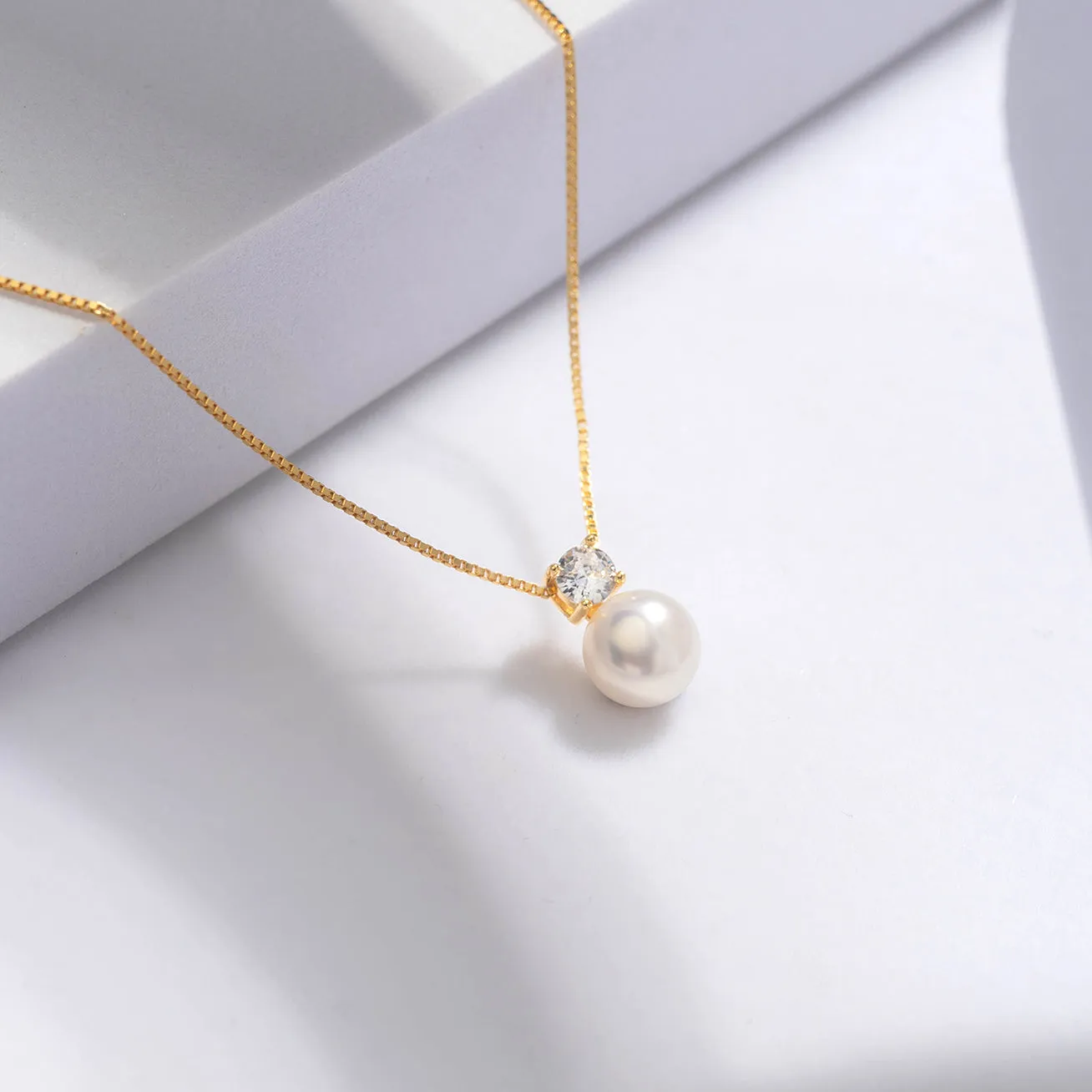 Elegant Freshwater Round Pearl Necklace WN00521