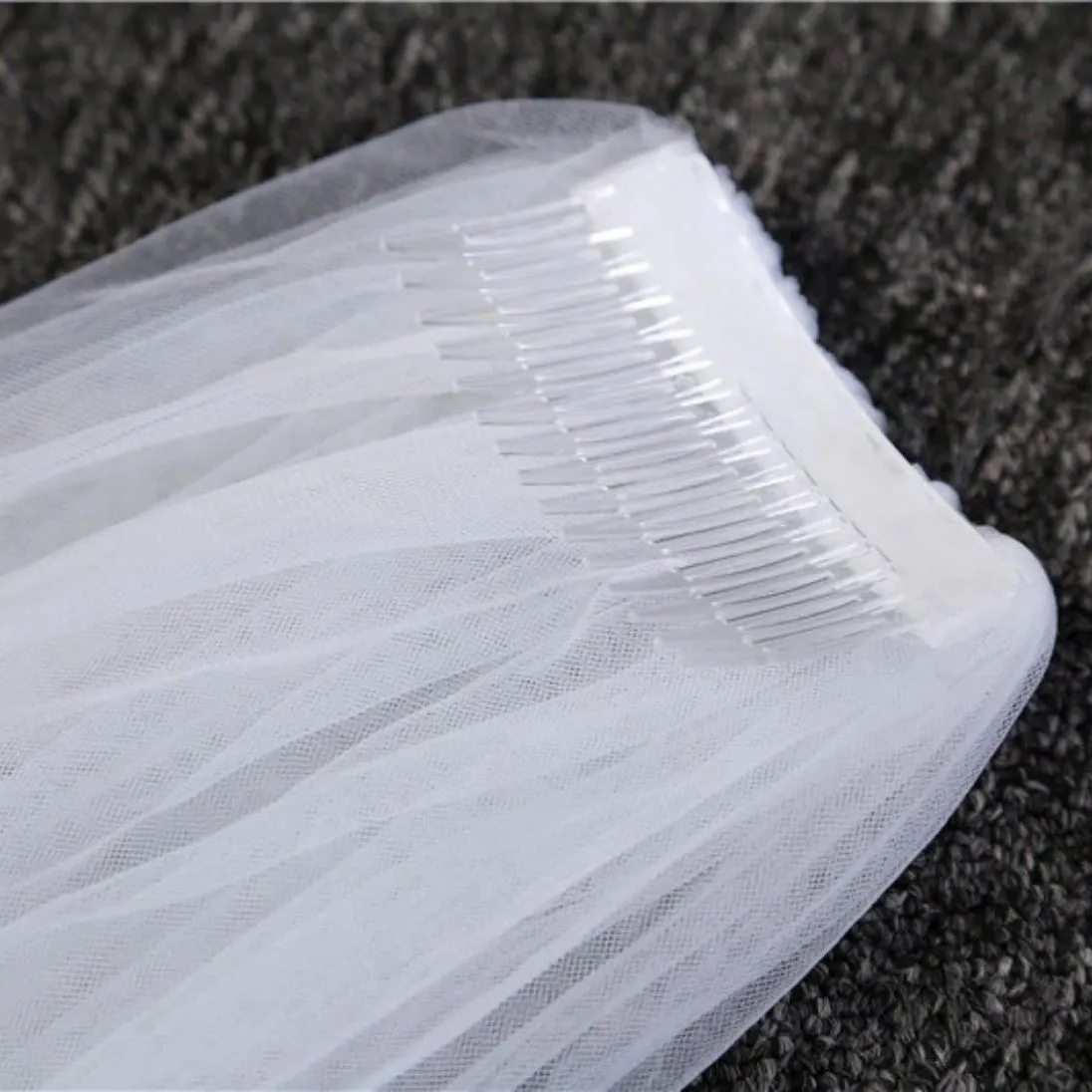 Elegant One-Layer Veil with Comb