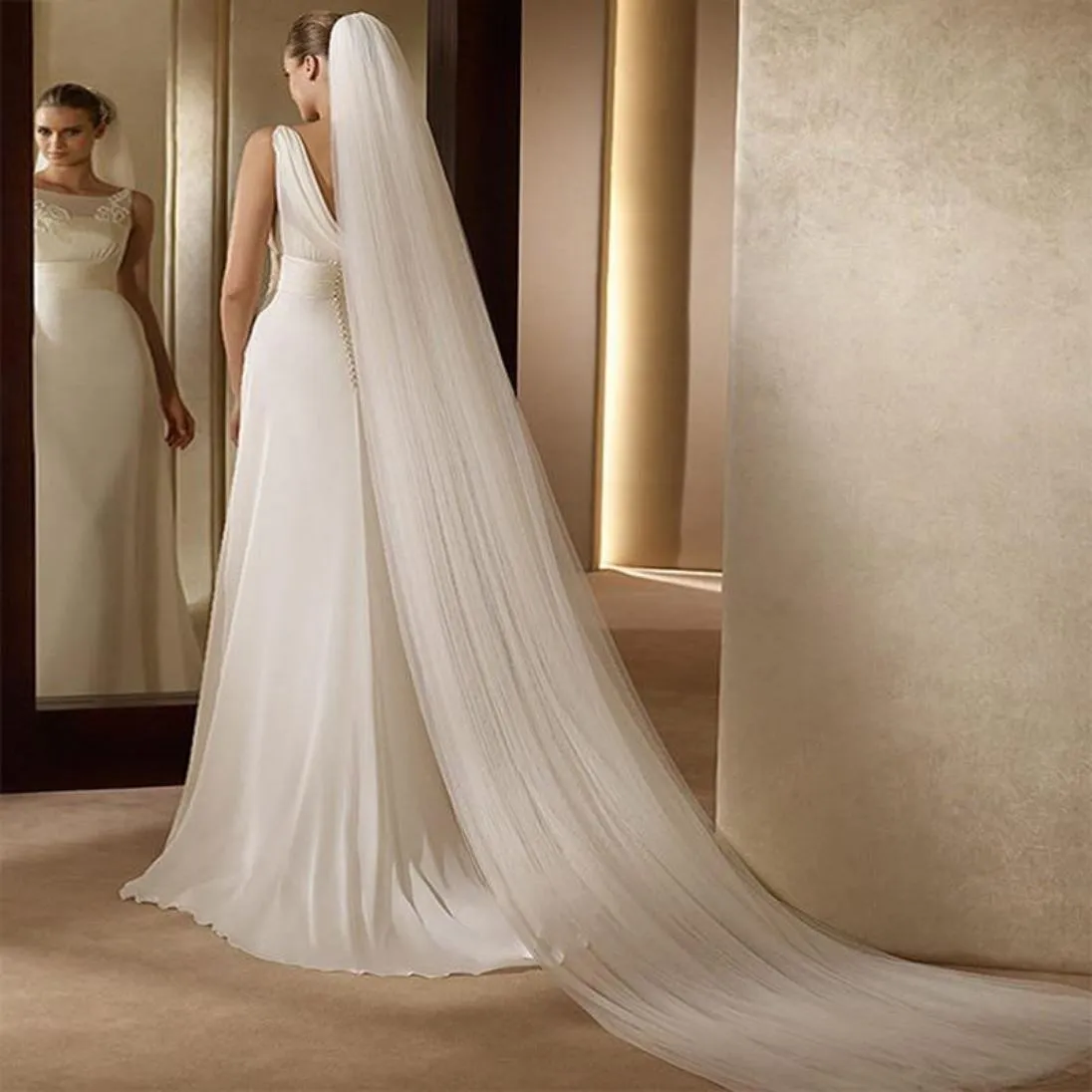 Elegant One-Layer Veil with Comb