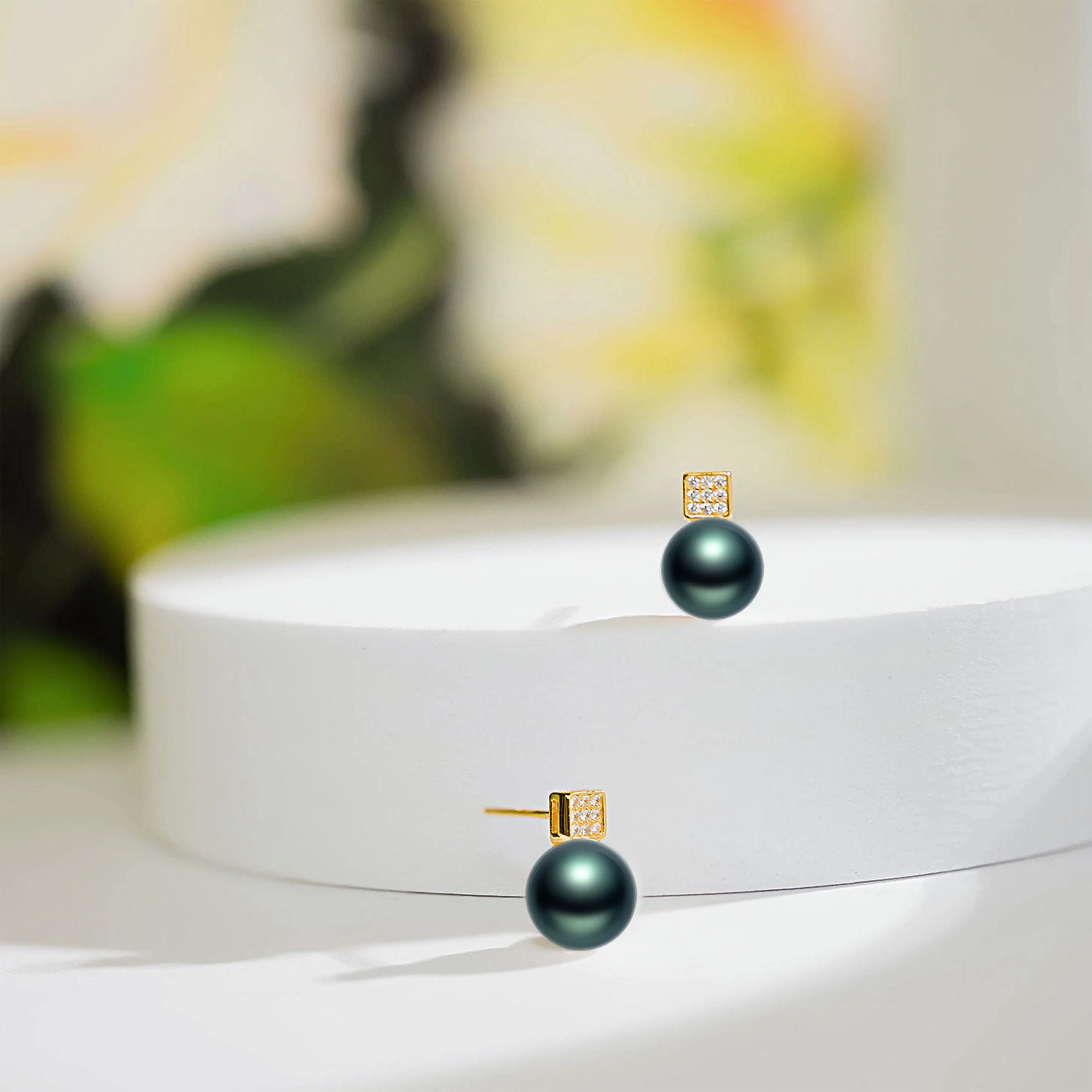 Elegant Tahitian Saltwater Pearl Earrings WE00401