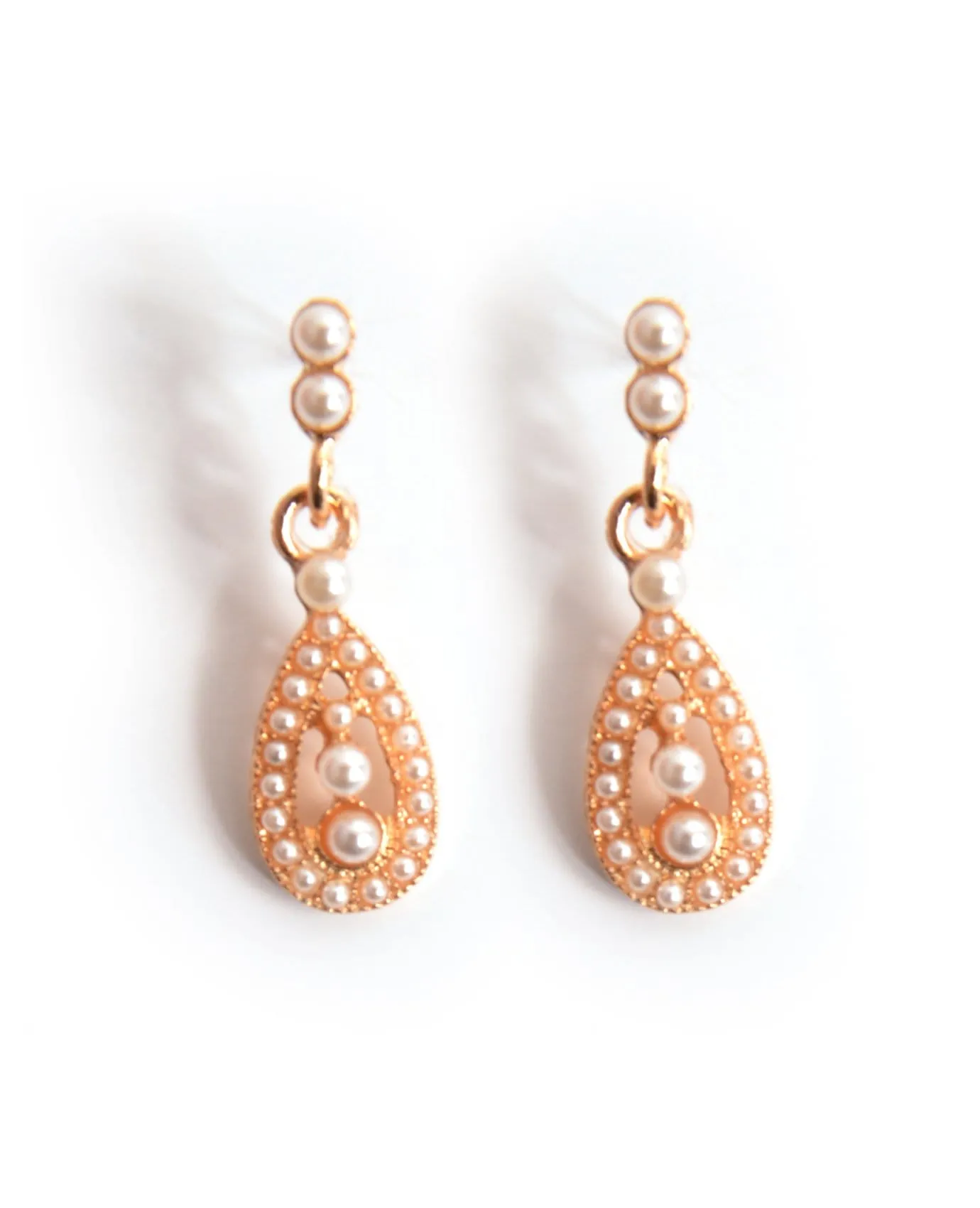 Elegant Teardrop Pearls! Earrings