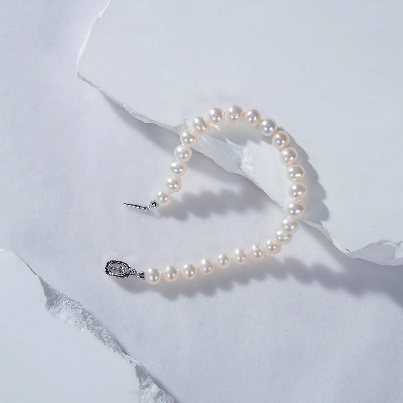 Elegant White Freshwater Pearl Bracelet WB00241