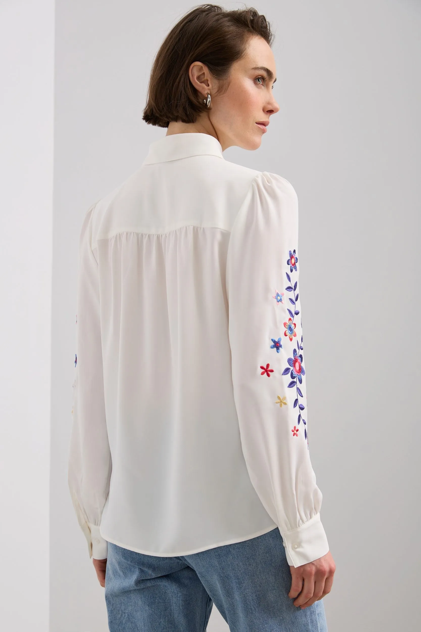 Embroidered puffy sleeve blouse