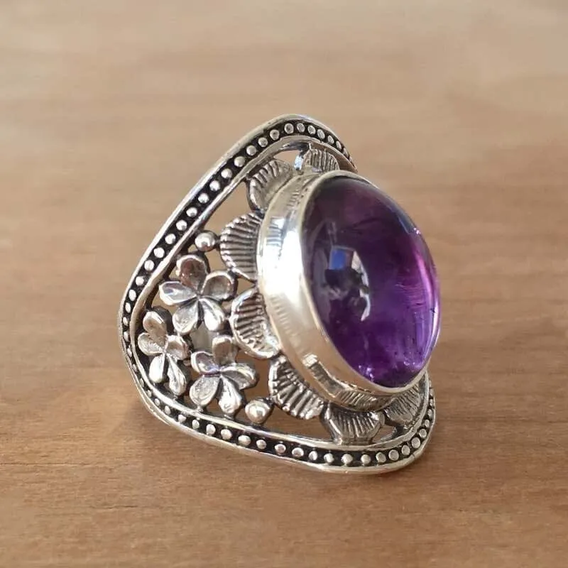 Exquisite Vintage Oval Purple Amethyst Ring