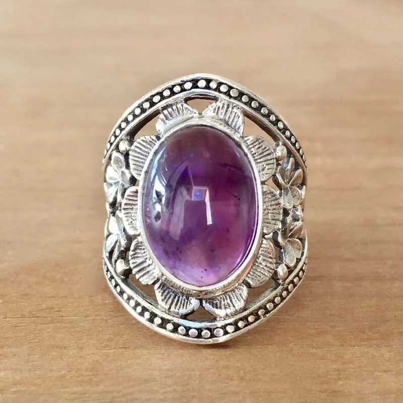 Exquisite Vintage Oval Purple Amethyst Ring