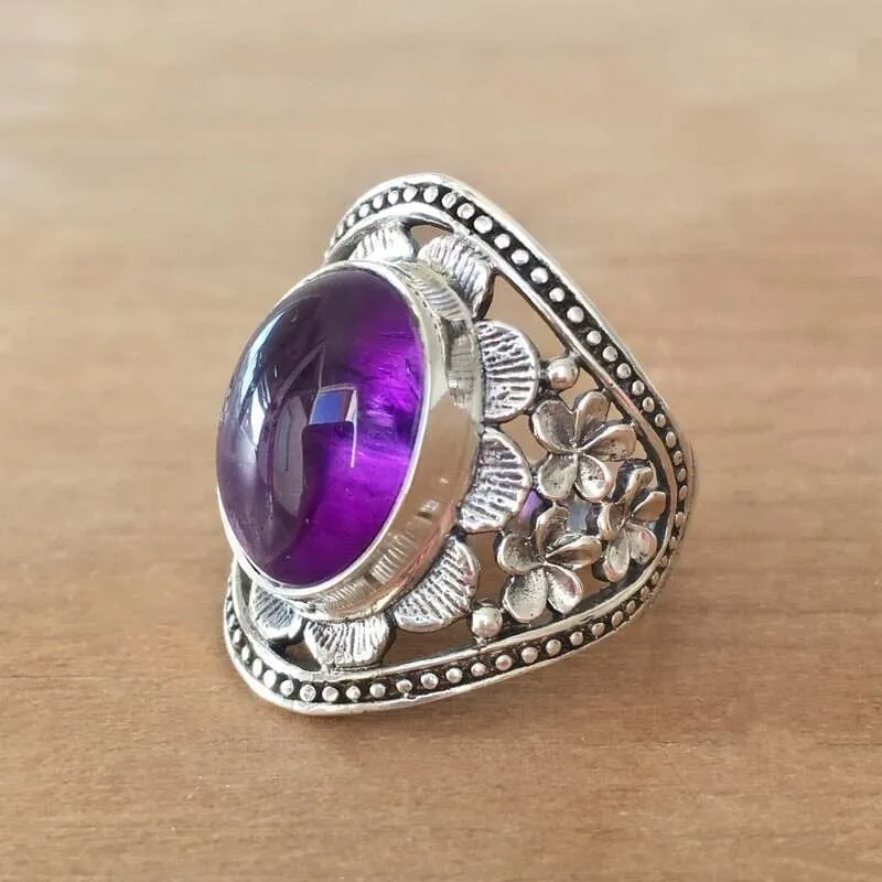 Exquisite Vintage Oval Purple Amethyst Ring