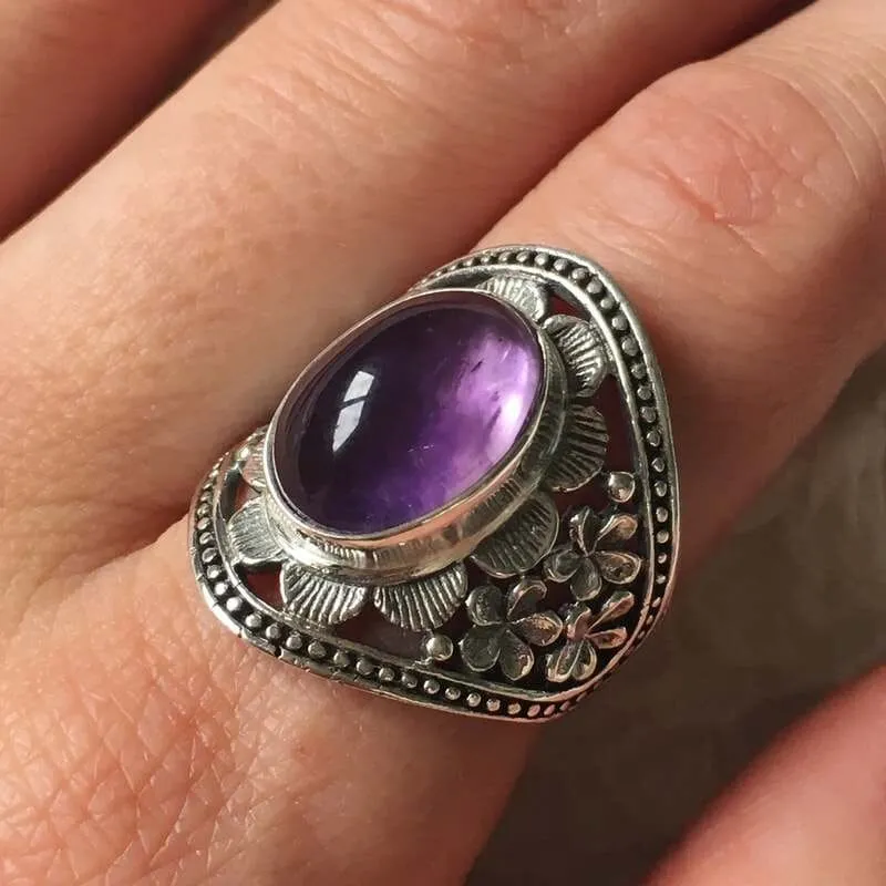 Exquisite Vintage Oval Purple Amethyst Ring