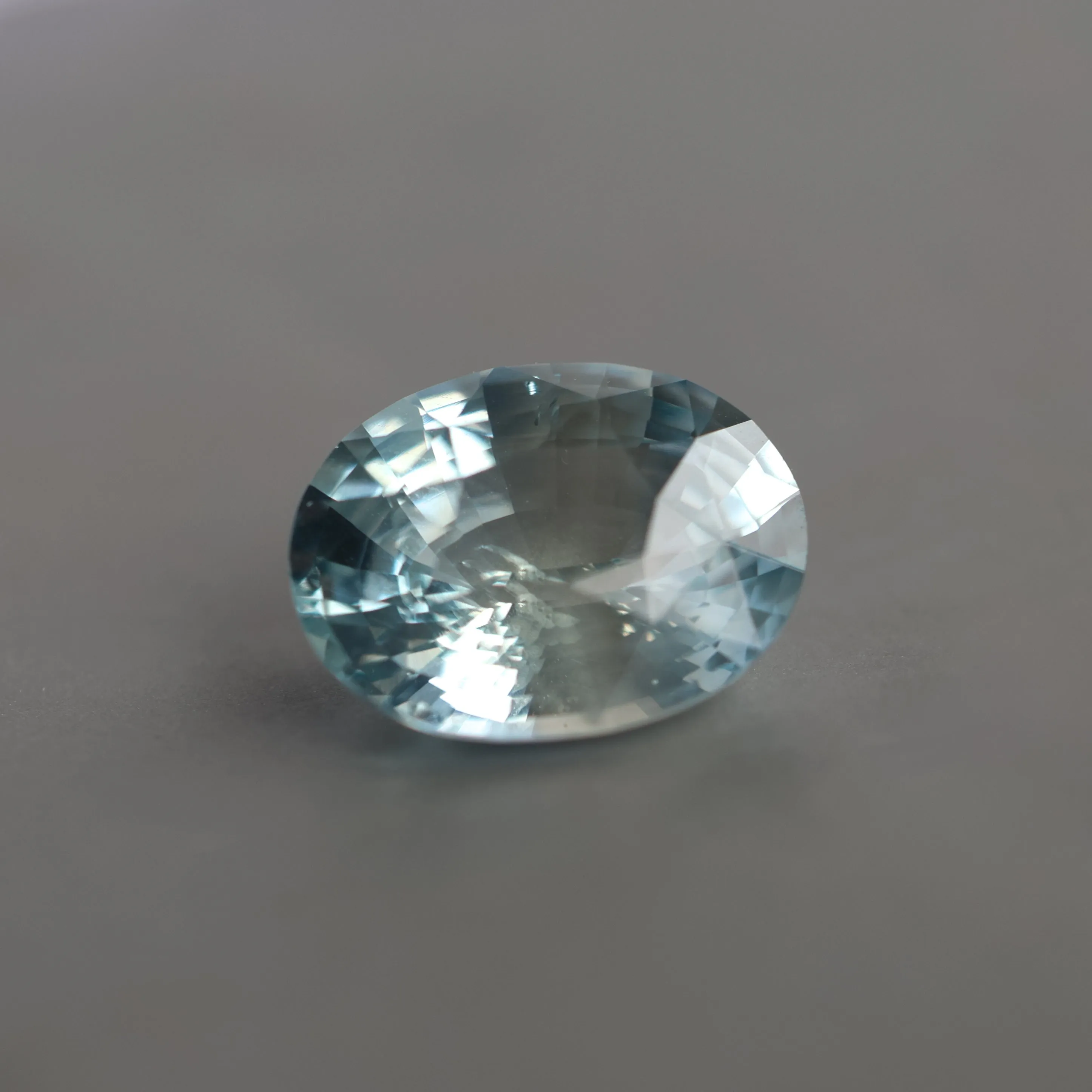 Loose 5.37 Ct Oval Bi-Color Sapphire