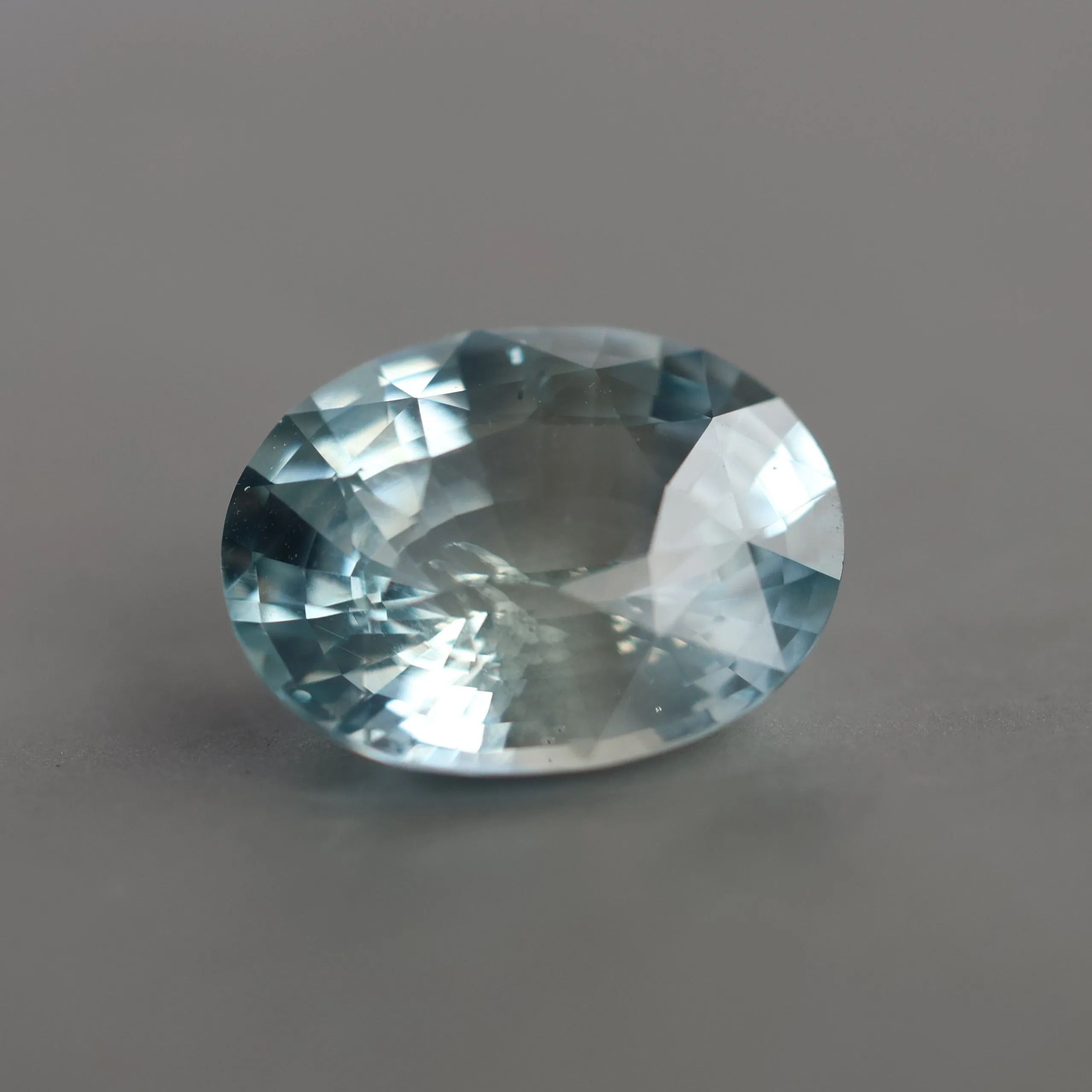 Loose 5.37 Ct Oval Bi-Color Sapphire