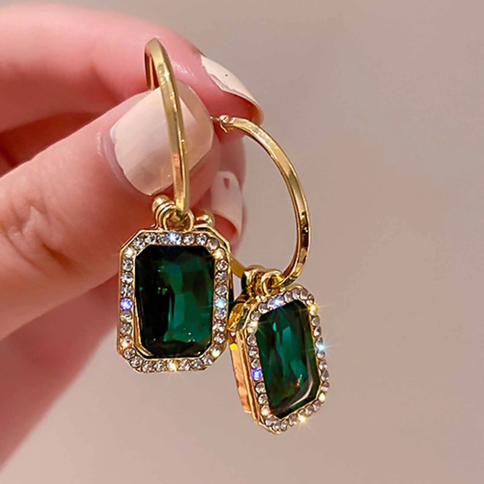 Luxury Exquisite Emerald Earrings