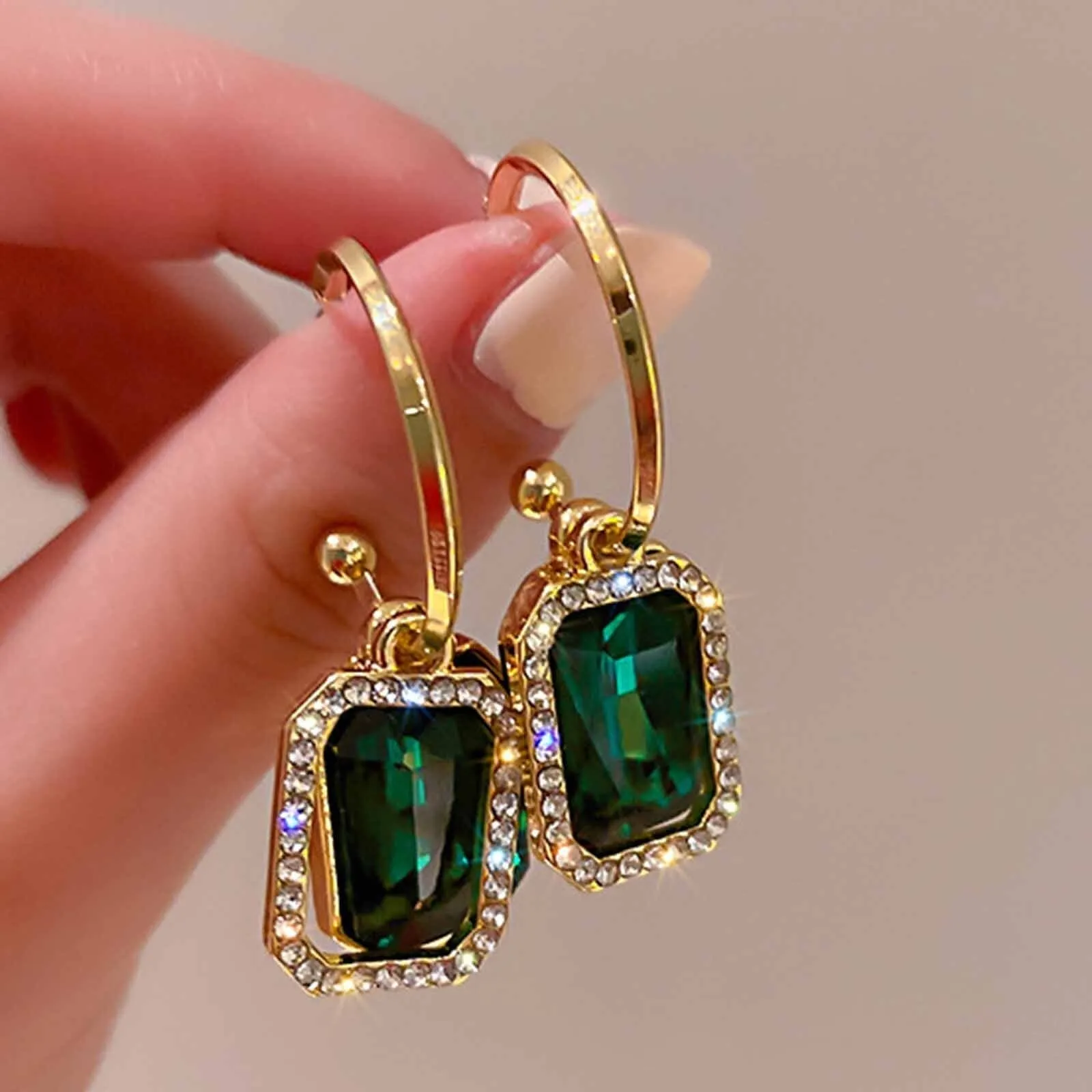 Luxury Exquisite Emerald Earrings