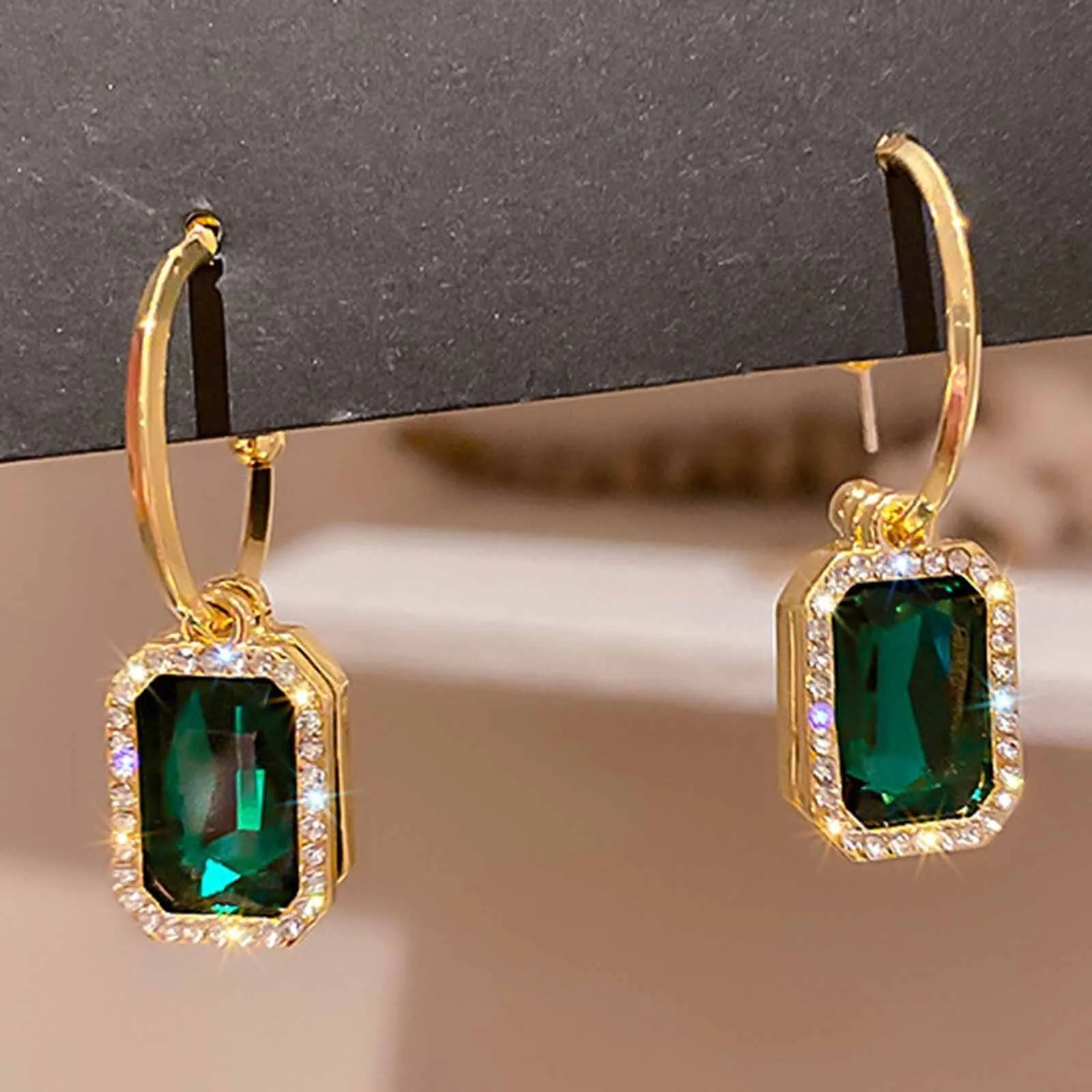 Luxury Exquisite Emerald Earrings